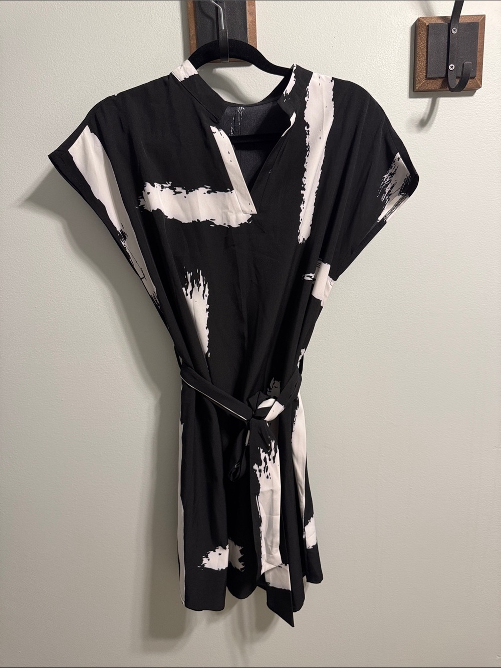 SHEIN Black and White Brushstroke Belted Dress
